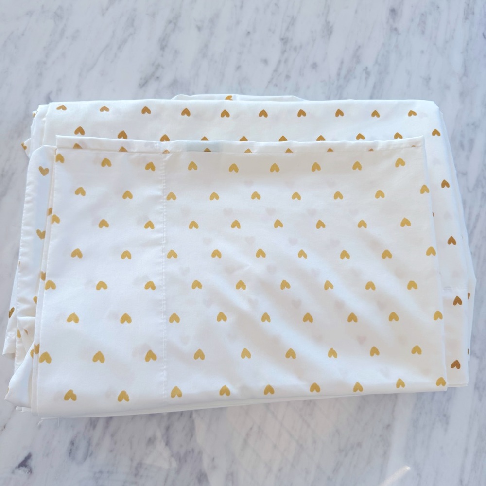 Pillowfort Gold loveheart Twin 3 pc Sheet Set. Gold